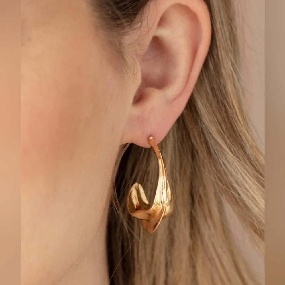 N/A modern gold